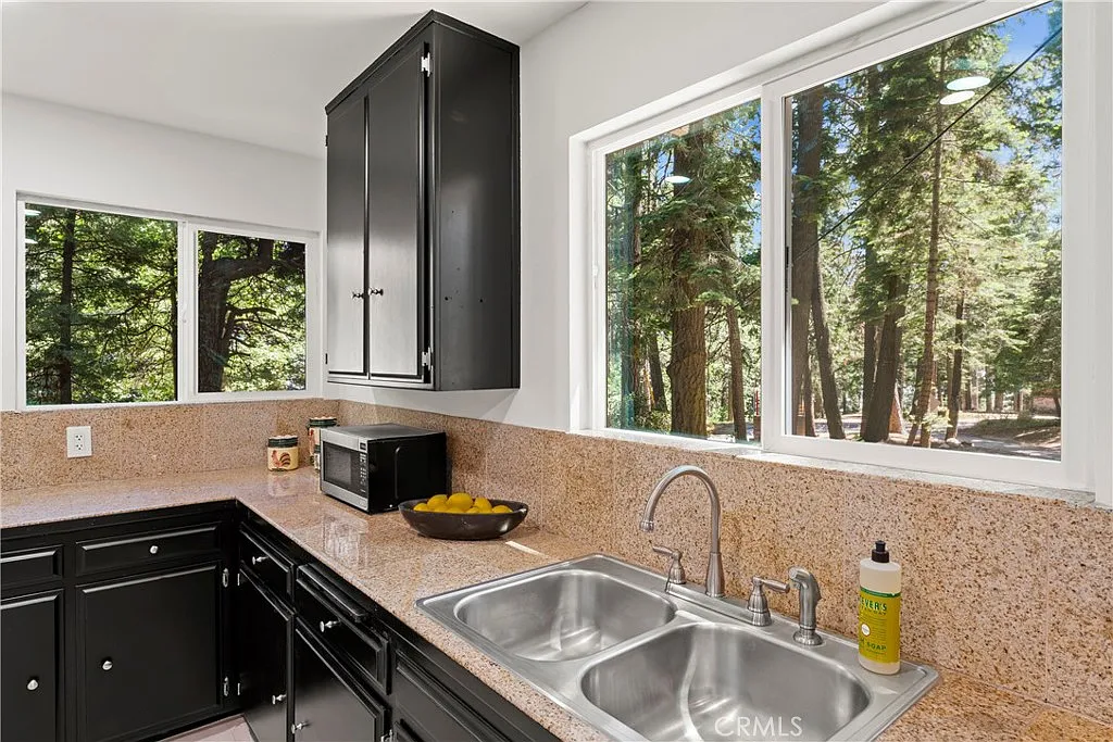 Home For Sale At 27917 Squirrel Lane Lake Arrowhead Ca 019
