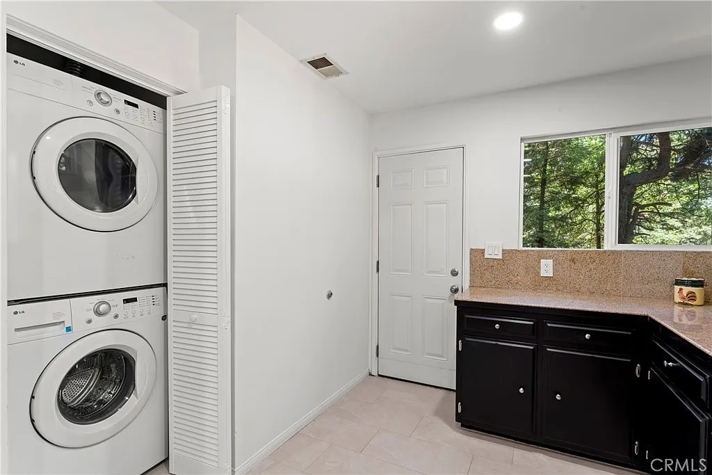 Home For Sale At 27917 Squirrel Lane Lake Arrowhead Ca 020