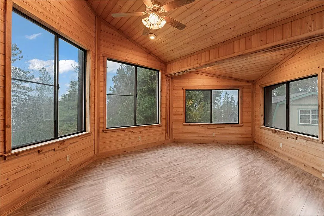 Crestline Home For Sale At 161 Pine Ridge Road Crestline Ca Dining Room 01