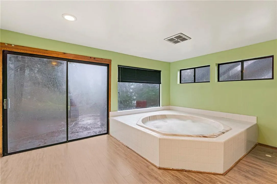 Crestline Home For Sale At 161 Pine Ridge Road Crestline Ca Jacuzzi 01