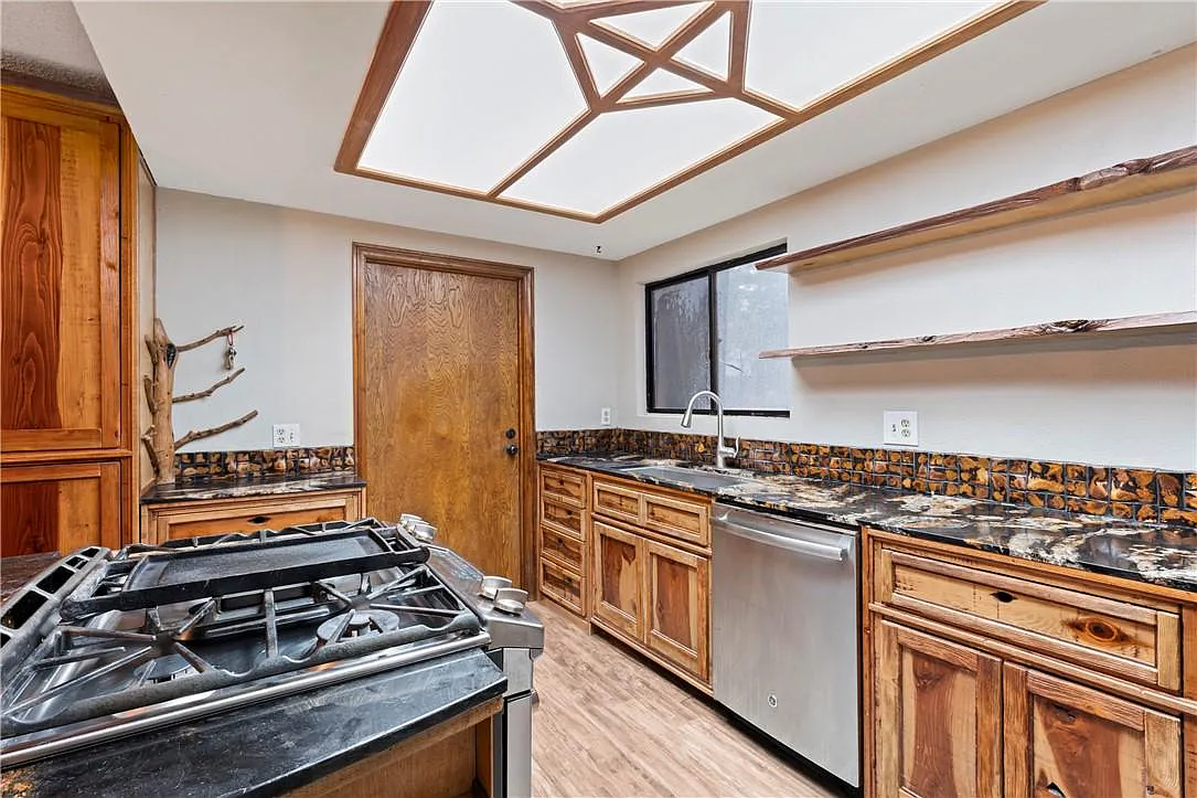 Crestline Home For Sale At 161 Pine Ridge Road Crestline Ca Kitchen 02